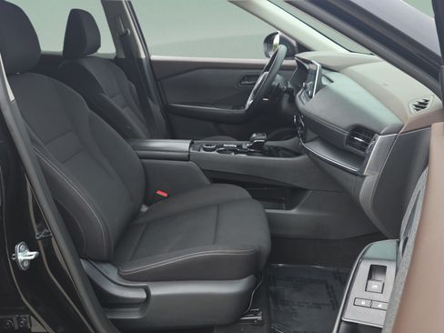 Used 2023 Nissan Rogue S AWD/4WD image 17