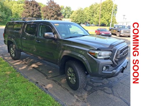 Used 2017 Toyota Tacoma SR5 w/ Tow Package AWD/4WD image 4