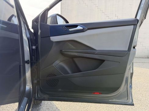 Used 2023 Volkswagen Taos SE image 12