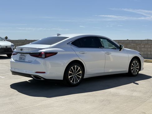 Certified 2025 Lexus ES 350 FWD image 12