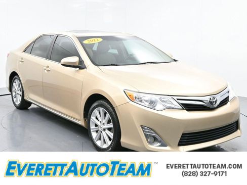Used 2012 Toyota Camry XLE image 1