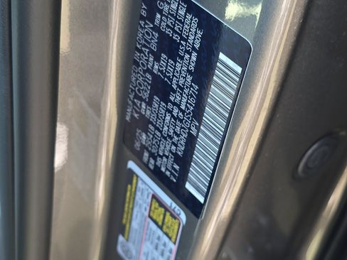 New 2025 Kia Sorento EX image 24