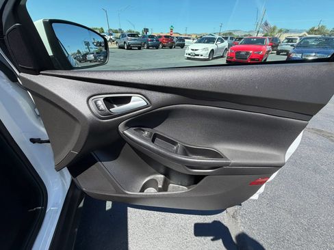 Used 2016 Ford Focus SE FWD image 14