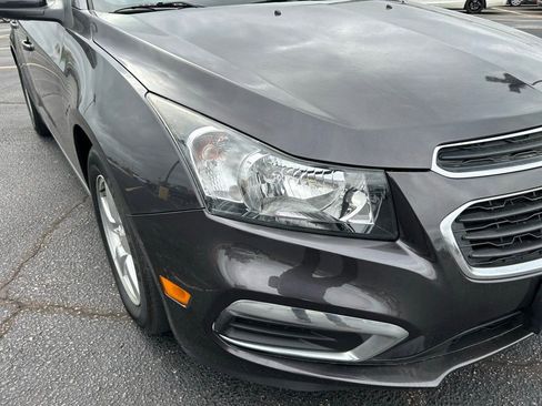 Used 2016 Chevrolet Cruze LT FWD image 2