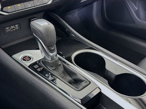 Used 2024 Nissan Altima 2.5 SV image 19