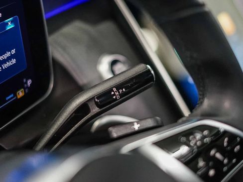 Used 2025 Mercedes-Benz GLC 300 4MATIC image 22