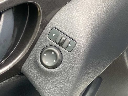 Used 2020 Nissan Rogue S FWD image 14