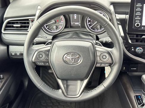 Used 2023 Toyota Camry SE image 9
