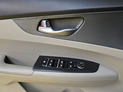 Used 2019 Kia Forte LXS image 33