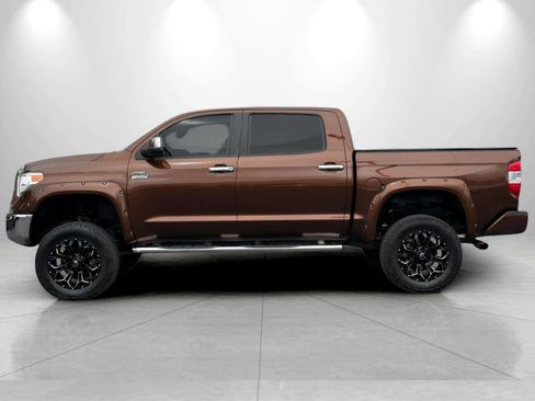 Used 2017 Toyota Tundra 4x4 CrewMax image 5