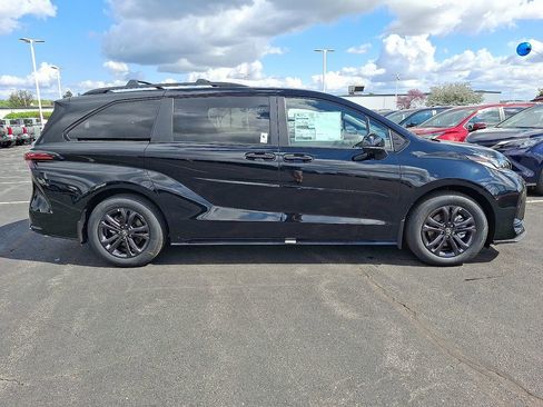New 2026 Toyota Sienna XSE AWD/4WD image 8