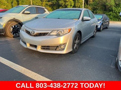Used 2014 Toyota Camry SE FWD image 4