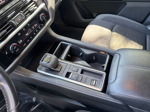 Used 2024 Nissan Pathfinder SV FWD image 43
