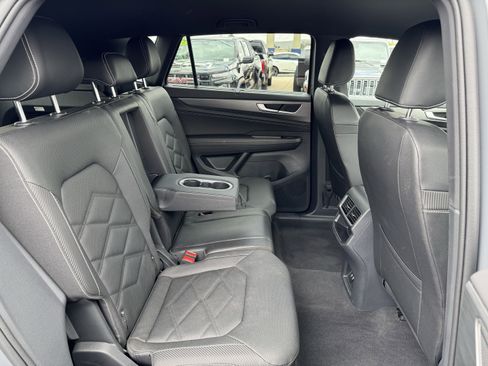 Used 2025 Volkswagen Atlas Cross Sport SE w/ Black Wheel Package FWD image 33