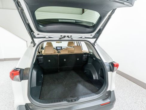 Used 2019 Toyota RAV4 XLE Premium image 30