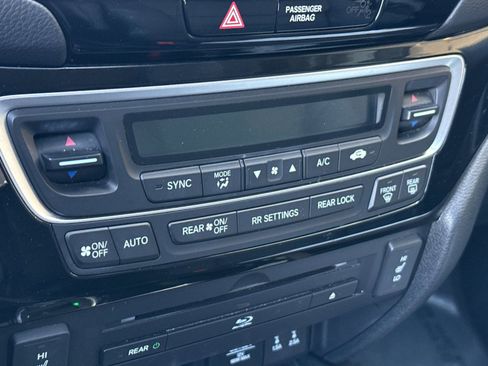 Used 2016 Honda Pilot Touring image 17