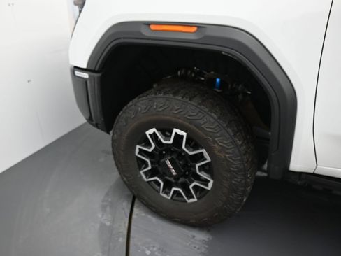 Used 2025 GMC Sierra 2500 AT4X image 8