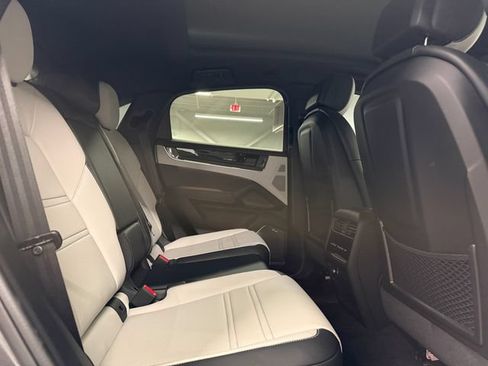 Certified 2024 Porsche Cayenne S AWD/4WD image 31