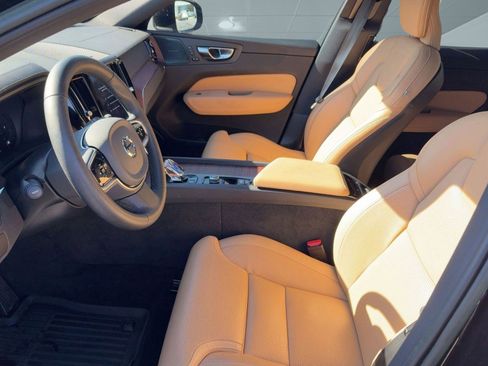 Certified 2023 Volvo XC60 B5 Ultimate w/ Climate Package image 5