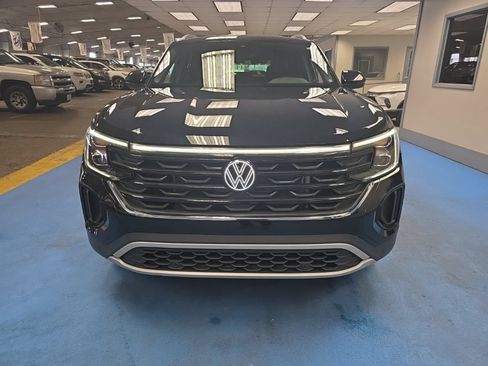 Used 2025 Volkswagen Atlas Cross Sport SE FWD image 16