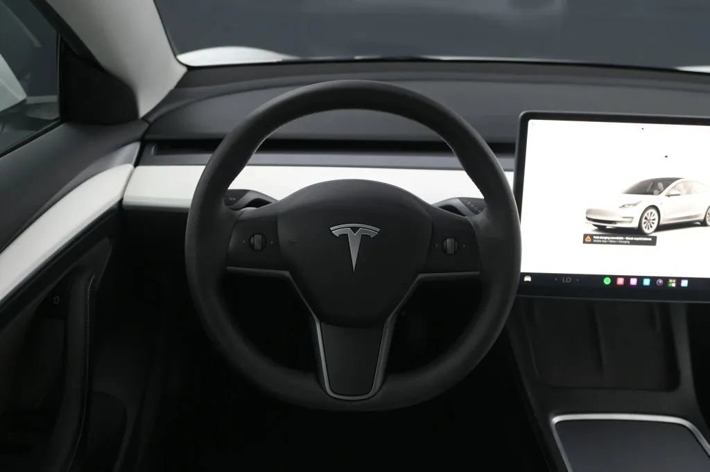 Used 2022 Tesla Model 3 Long Range AWD/4WD image 35