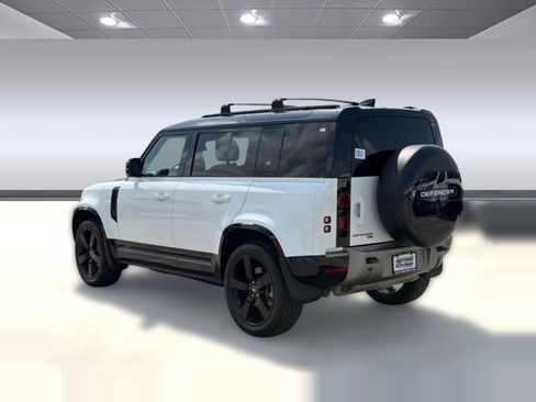 Used 2022 Land Rover Defender 110 X-Dynamic SE AWD/4WD image 3
