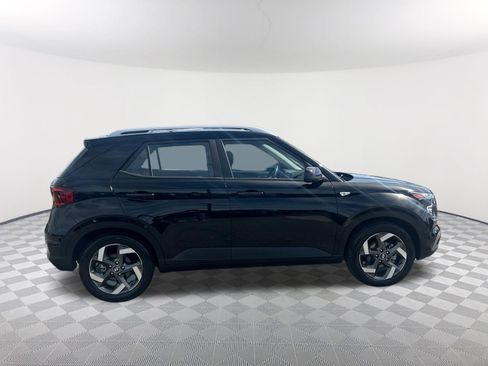 Used 2024 Hyundai Venue SEL FWD image 4