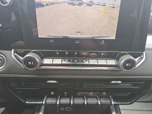 Used 2024 Chevrolet Colorado LT w/ LT Convenience Package III image 18