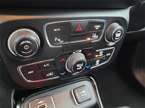Used 2021 Jeep Compass Limited image 15