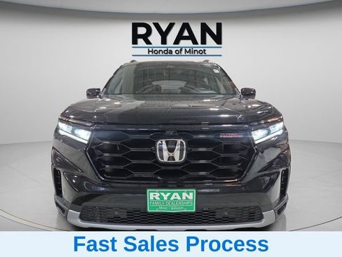 Certified 2023 Honda Pilot TrailSport image 5