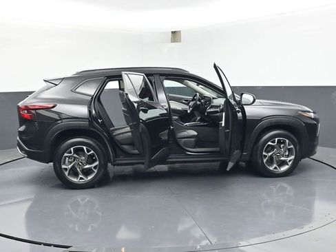 Used 2025 Chevrolet Trax LT w/ LT Convenience Package FWD image 49