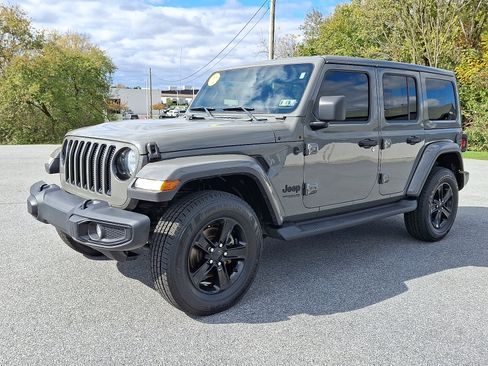Used 2021 Jeep Wrangler Unlimited Sahara image 3