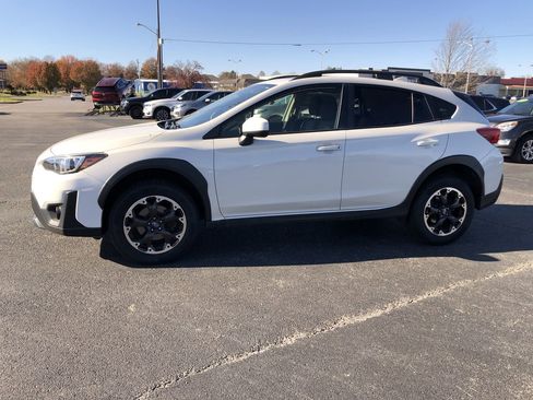 Used 2022 Subaru Crosstrek 2.0i Premium w/ Moonroof Package image 3