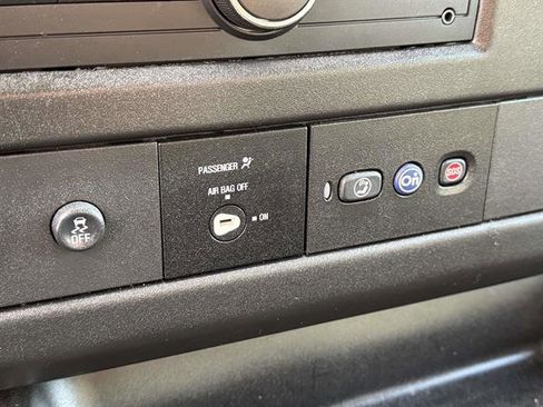 Used 2018 Chevrolet Express 2500 w/ Driver Convenience Package image 37