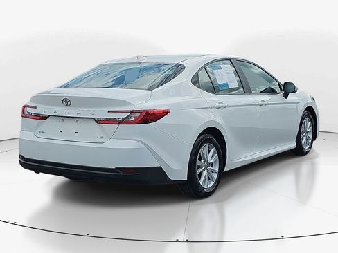 Used 2025 Toyota Camry LE image 5