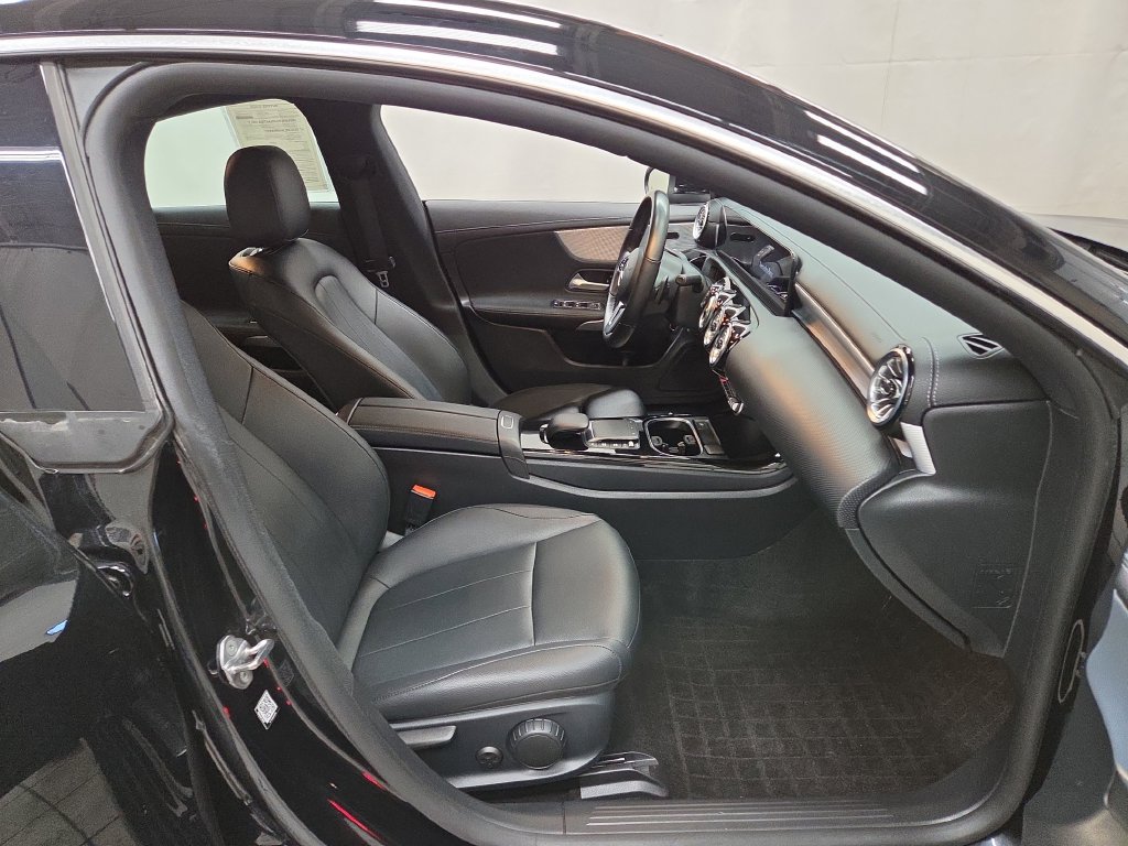 Used 2022 Mercedes-Benz CLA 250 4MATIC image 10