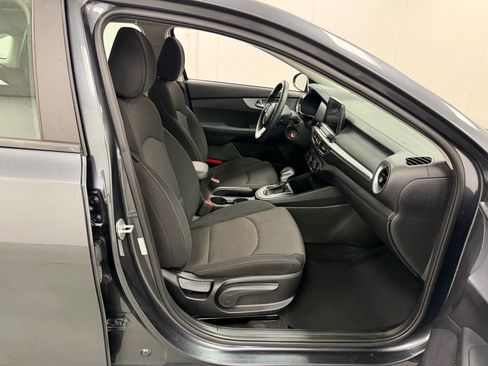 Used 2023 Kia Forte LXS w/ LXS Technology Package image 8