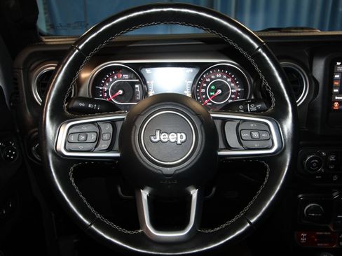 Used 2021 Jeep Gladiator Rubicon w/ LED Lighting Group AWD/4WD image 11