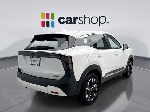 Used 2025 Nissan Kicks SV AWD/4WD image 5