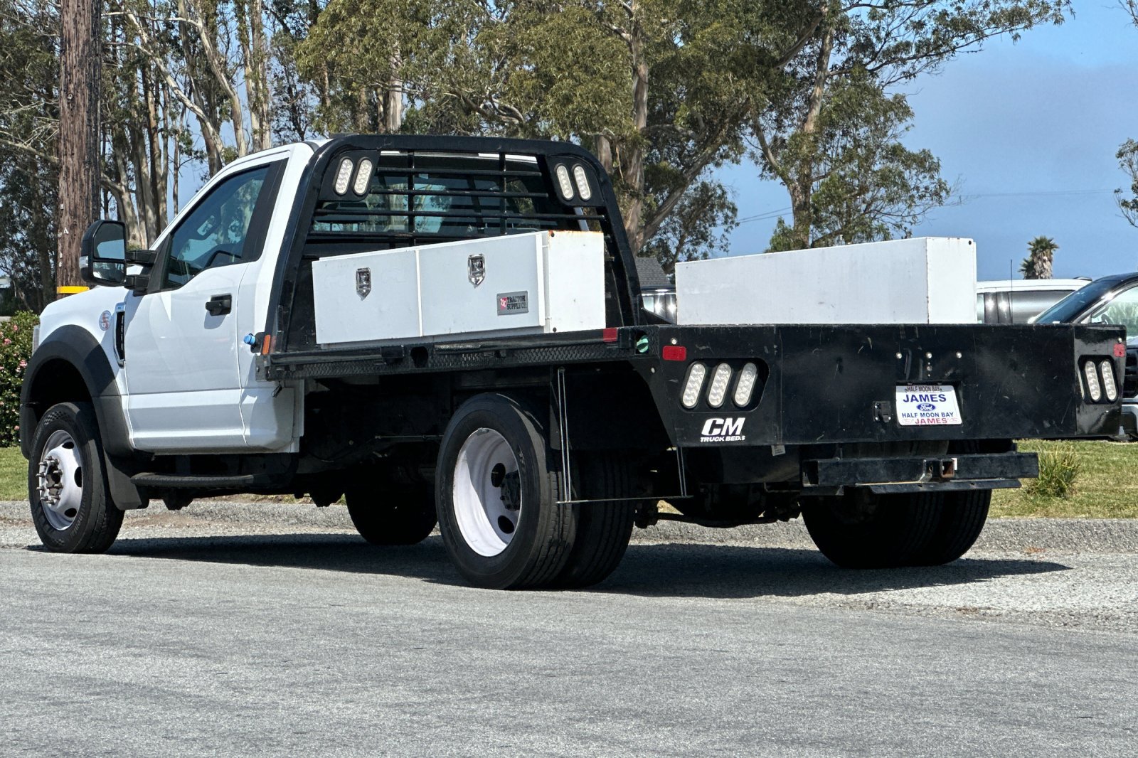 Used 2022 Ford F550 2WD Regular Cab Super Duty image 3