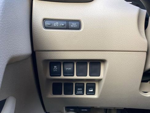 Used 2014 Nissan Rogue SV image 18