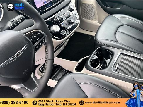 Used 2024 Chrysler Pacifica Touring-L FWD image 15