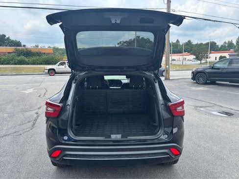 Used 2025 Chevrolet Trax RS w/ Sunroof Package FWD image 8