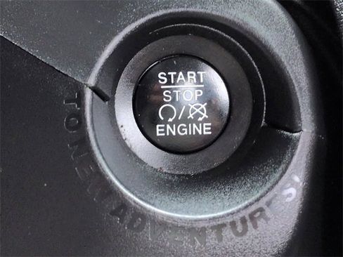 Certified 2016 Jeep Renegade Sport w/ Power & Air Group image 30