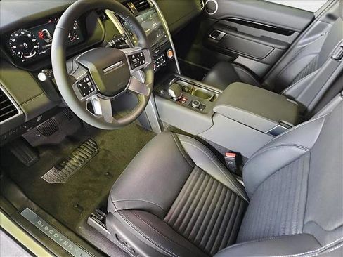 New 2025 Land Rover Discovery S image 16