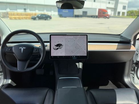 Used 2021 Tesla Model 3 Standard Range Plus RWD image 23