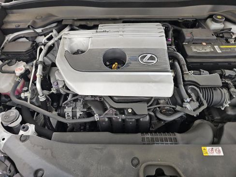 Used 2020 Lexus UX 200 w/ Accessory Package FWD image 7