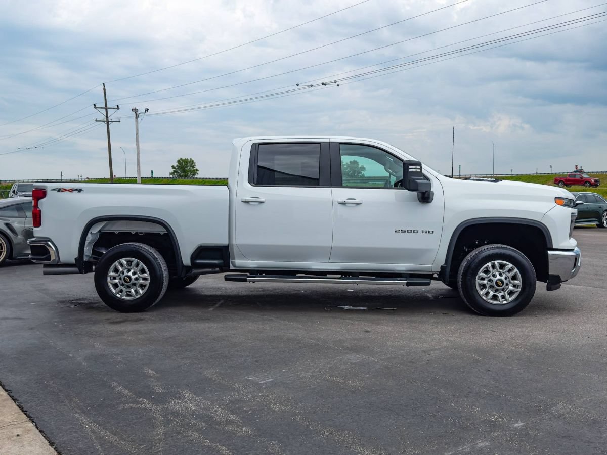 Used 2026 Chevrolet Silverado 2500 LT AWD/4WD image 4