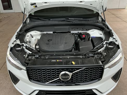 Used 2023 Volvo XC60 B5 Plus image 25