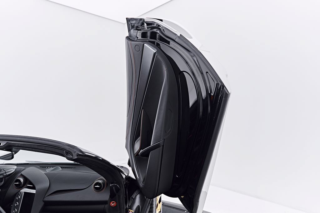 Used 2025 McLaren 750S Spider RWD image 40
